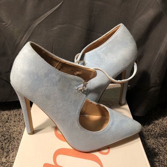 Journee Collection Connly Pump - Picture 2 of 4